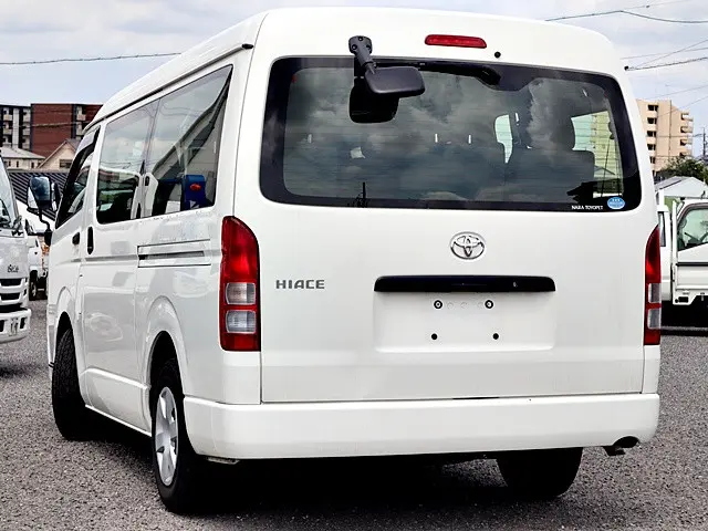 トヨタ ハイエース CBA-TRH214W(2WD)の写真2