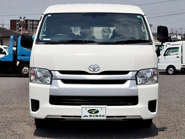 トヨタ ハイエース CBA-TRH214W(2WD)の写真3