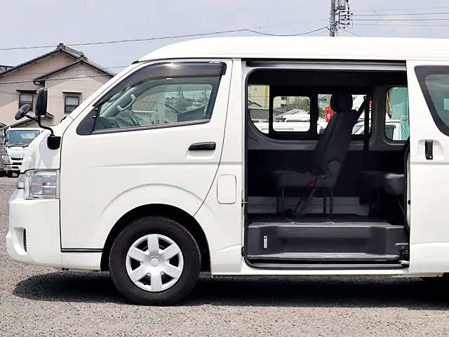 トヨタ ハイエース CBA-TRH214W(2WD)の写真10