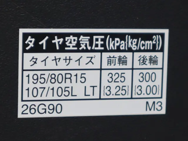トヨタ ハイエース CBA-TRH214W(2WD)の写真18