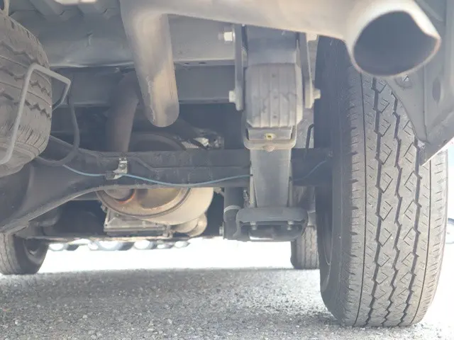 トヨタ ハイエース CBA-TRH214W(2WD)の写真27