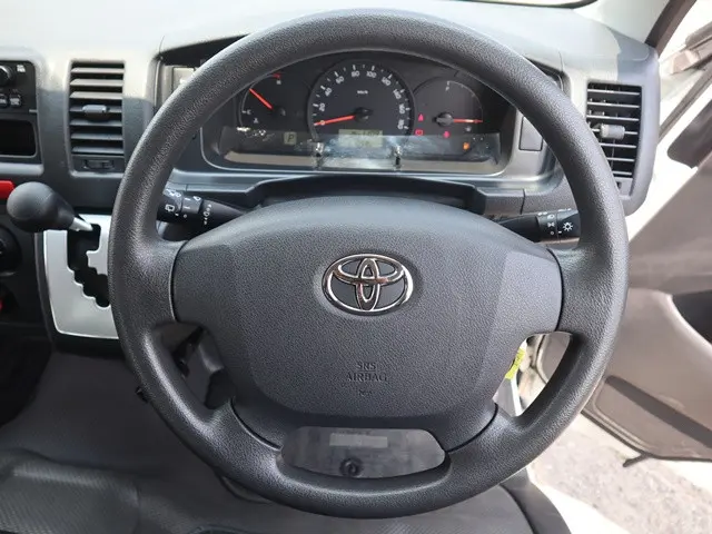 トヨタ ハイエース CBA-TRH214W(2WD)の写真34