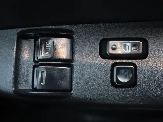 トヨタ ハイエース CBA-TRH214W(2WD)の写真39