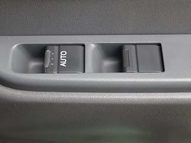 いすゞ エルフ TKG-NHR85A(2WD)の写真43