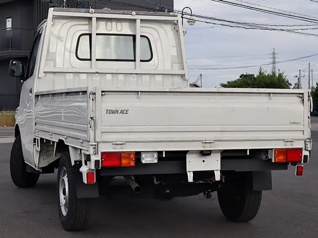 トヨタ タウンエーストラック 5BF-S403U(2WD)の写真2