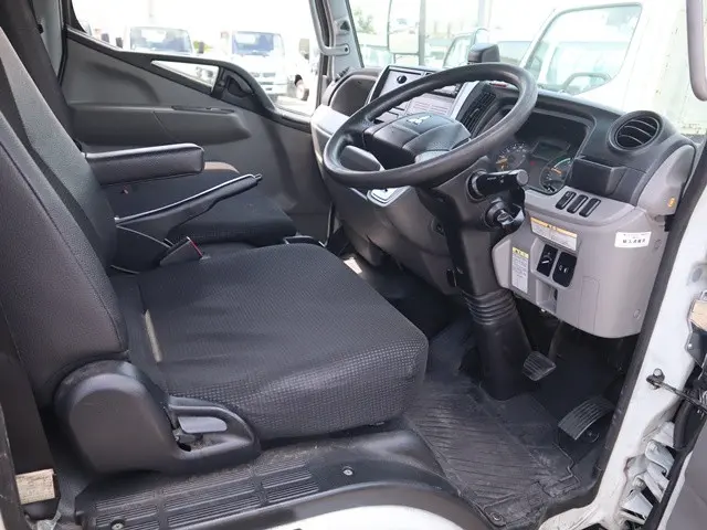 三菱 キャンター 2RG-FBAV0(2WD)の写真31