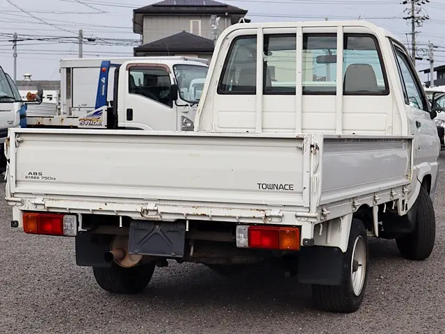 トヨタ タウンエーストラック GK-KM70(2WD)の写真3