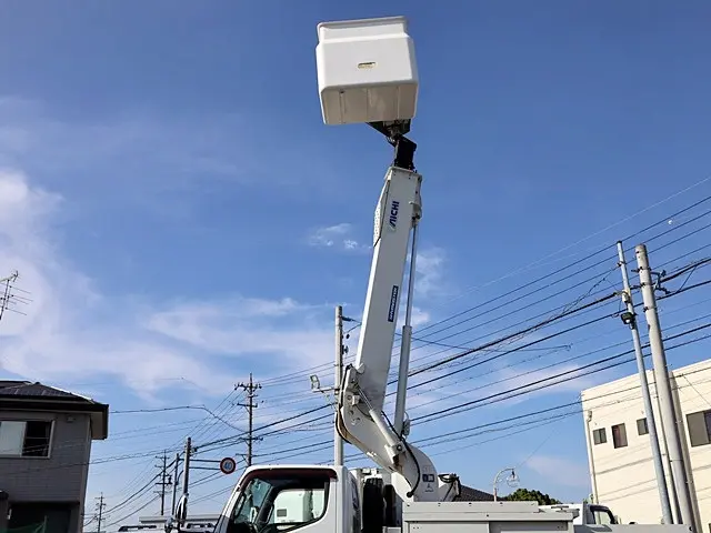 三菱 キャンター TPG-FEA50(2WD)の写真10