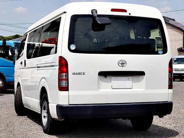 トヨタ ハイエース CBA-TRH214W(2WD)の写真2