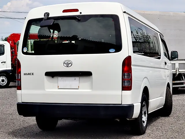 トヨタ ハイエース CBA-TRH214W(2WD)の写真3