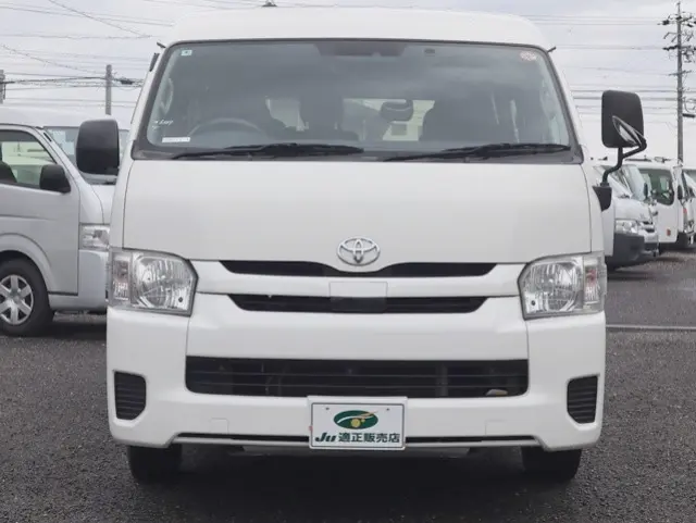 トヨタ ハイエース CBA-TRH214W(2WD)の写真3