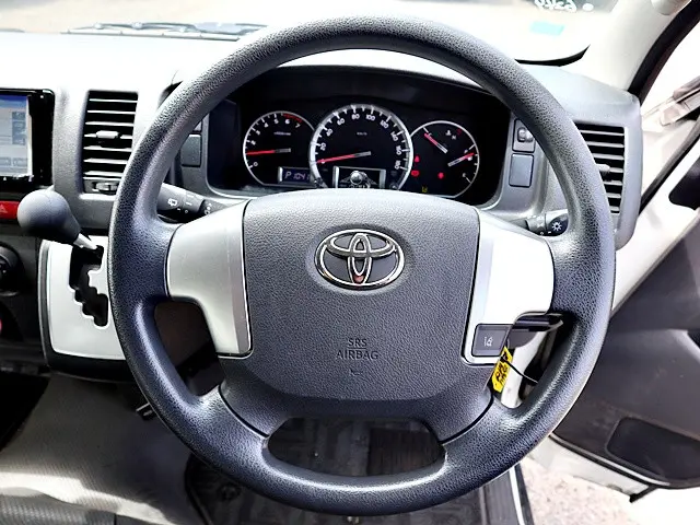 トヨタ ハイエース CBA-TRH214W(2WD)の写真4