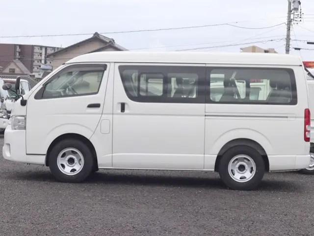 トヨタ ハイエース CBA-TRH214W(2WD)の写真9