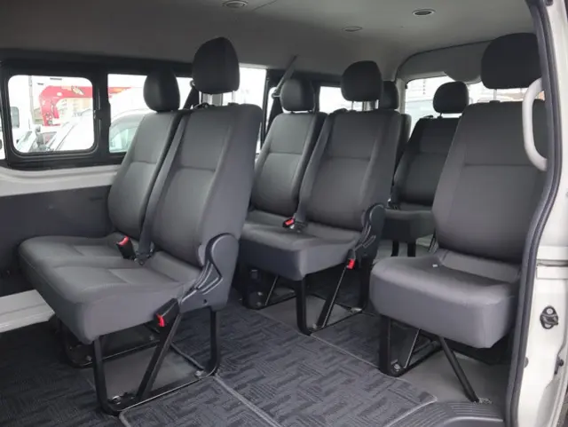 トヨタ ハイエース CBA-TRH214W(2WD)の写真24