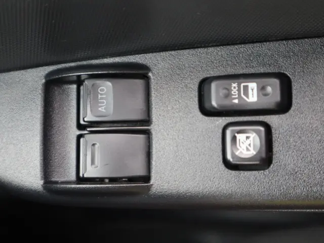 トヨタ ハイエース CBA-TRH214W(2WD)の写真40