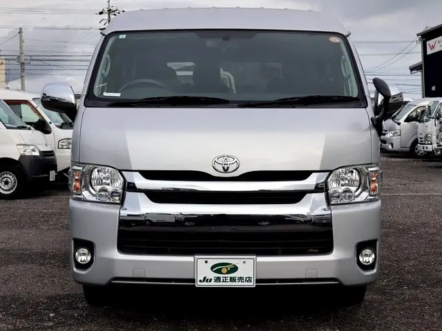 トヨタ ハイエース CBA-TRH214W(2WD)の写真3