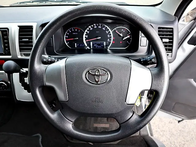 トヨタ ハイエース CBA-TRH214W(2WD)の写真4