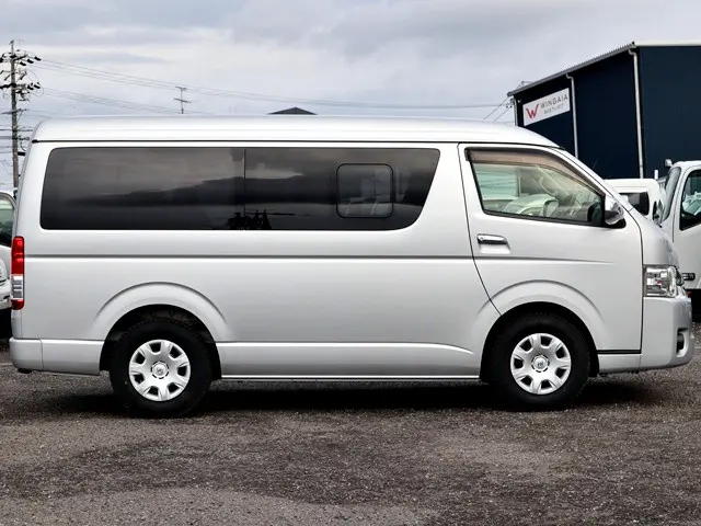 トヨタ ハイエース CBA-TRH214W(2WD)の写真8
