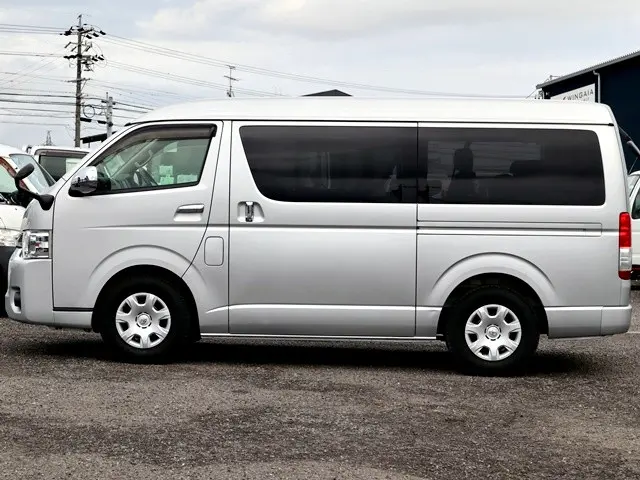 トヨタ ハイエース CBA-TRH214W(2WD)の写真9