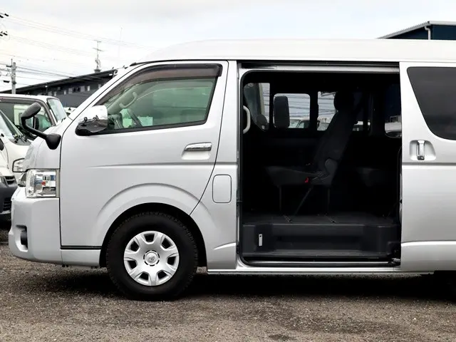 トヨタ ハイエース CBA-TRH214W(2WD)の写真10