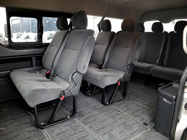 トヨタ ハイエース CBA-TRH214W(2WD)の写真13