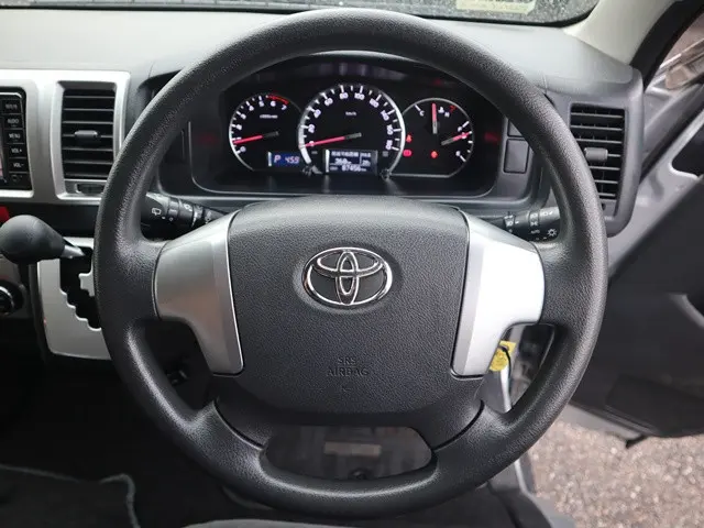 トヨタ ハイエース CBA-TRH214W(2WD)の写真35