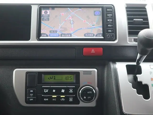トヨタ ハイエース CBA-TRH214W(2WD)の写真37