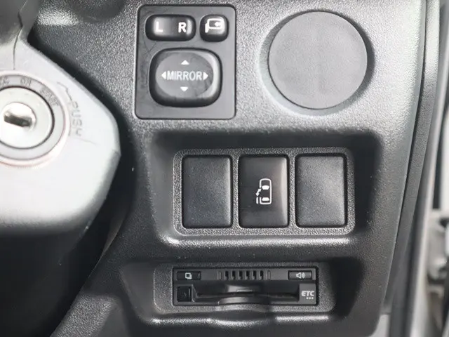 トヨタ ハイエース CBA-TRH214W(2WD)の写真38