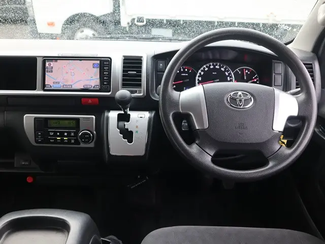 トヨタ ハイエース CBA-TRH214W(2WD)の写真41