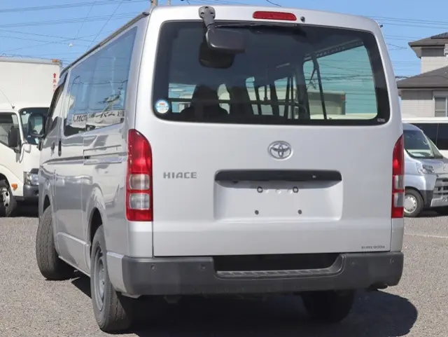 トヨタ ハイエースバン 3BF-TRH200V(2WD)の写真2