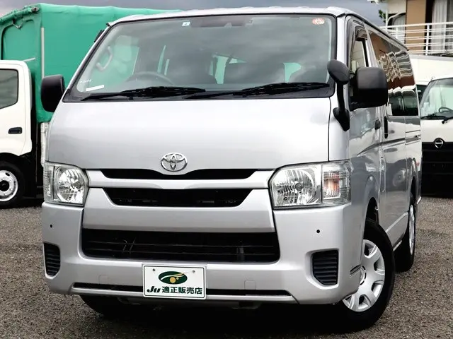 トヨタ ハイエースバン 3BF-TRH200V(2WD)の写真2