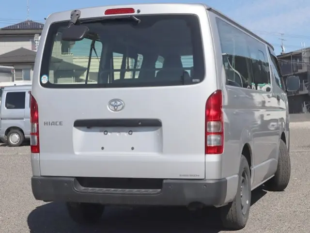 トヨタ ハイエースバン 3BF-TRH200V(2WD)の写真3