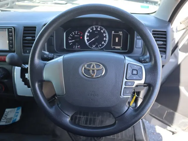 トヨタ ハイエースバン 3BF-TRH200V(2WD)の写真4