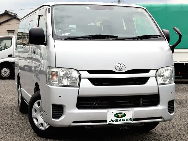 トヨタ ハイエースバン 3BF-TRH200V(2WD)の写真4