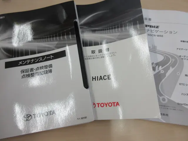 トヨタ ハイエースバン 3BF-TRH200V(2WD)の写真5