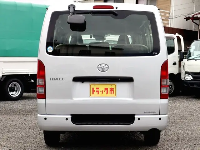 トヨタ ハイエースバン 3BF-TRH200V(2WD)の写真6