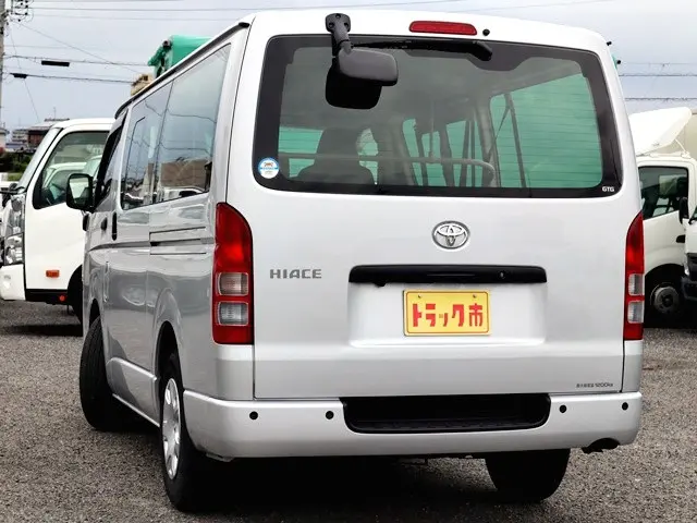 トヨタ ハイエースバン 3BF-TRH200V(2WD)の写真7
