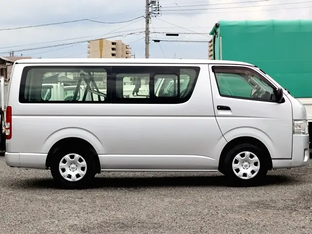 トヨタ ハイエースバン 3BF-TRH200V(2WD)の写真8