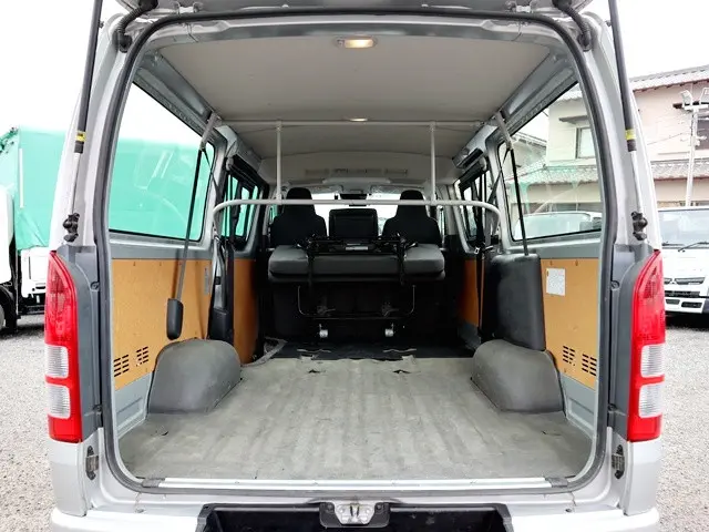 トヨタ ハイエースバン 3BF-TRH200V(2WD)の写真12