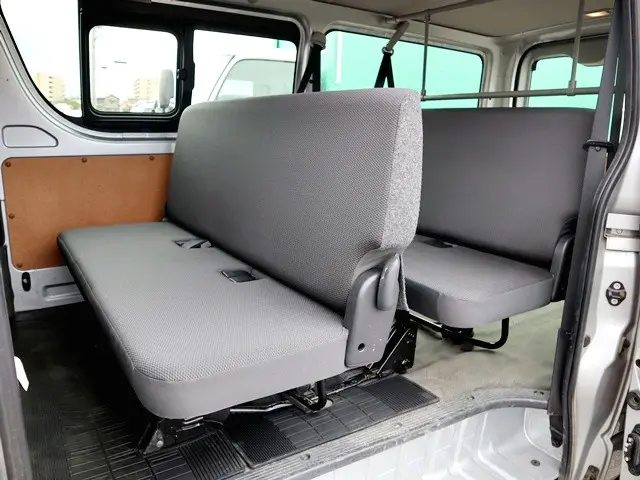 トヨタ ハイエースバン 3BF-TRH200V(2WD)の写真15