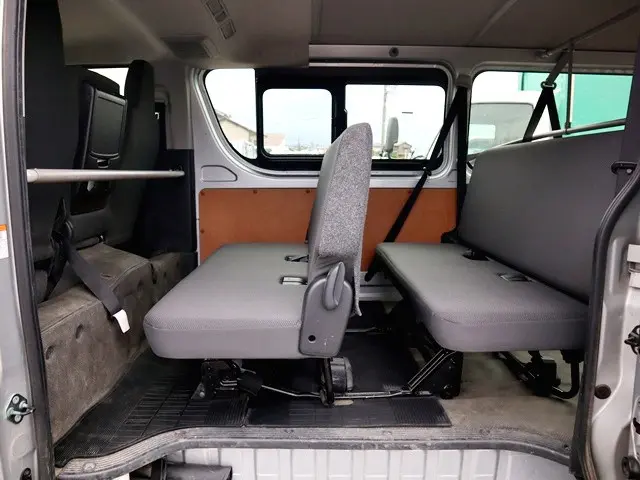 トヨタ ハイエースバン 3BF-TRH200V(2WD)の写真16