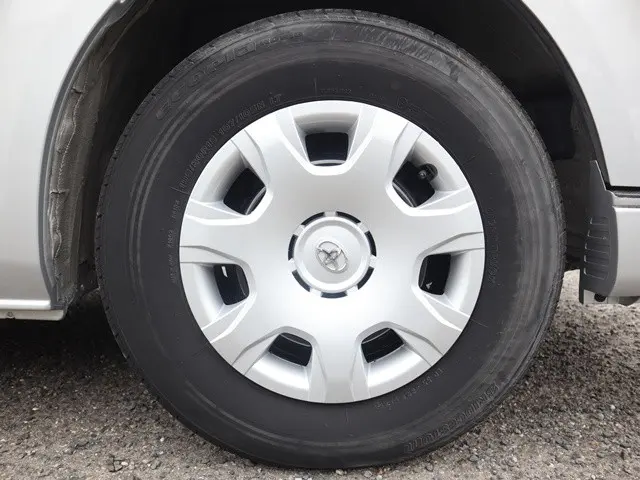 トヨタ ハイエースバン 3BF-TRH200V(2WD)の写真25