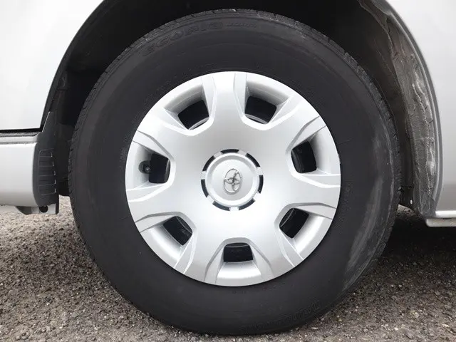 トヨタ ハイエースバン 3BF-TRH200V(2WD)の写真28