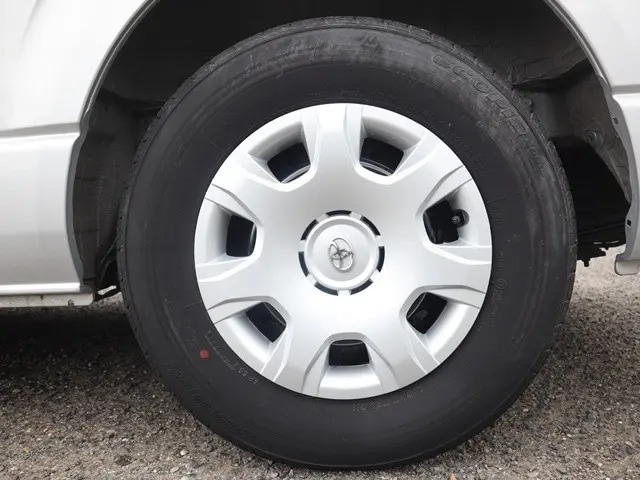 トヨタ ハイエースバン 3BF-TRH200V(2WD)の写真29