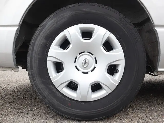トヨタ ハイエースバン 3BF-TRH200V(2WD)の写真32