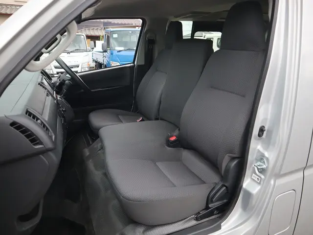 トヨタ ハイエースバン 3BF-TRH200V(2WD)の写真36