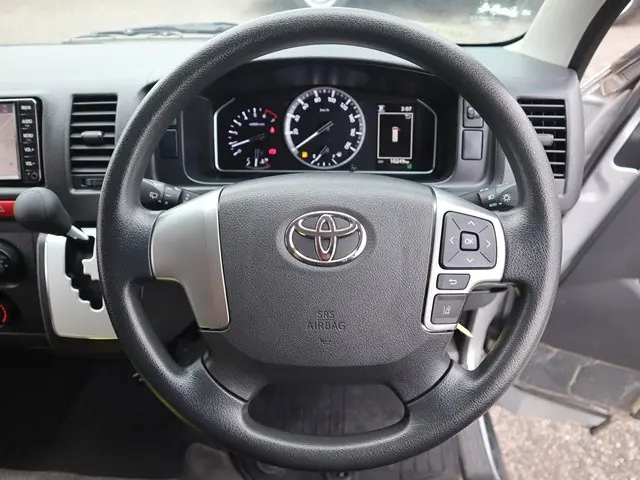 トヨタ ハイエースバン 3BF-TRH200V(2WD)の写真37
