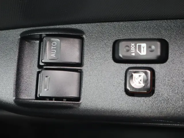 トヨタ ハイエースバン 3BF-TRH200V(2WD)の写真42