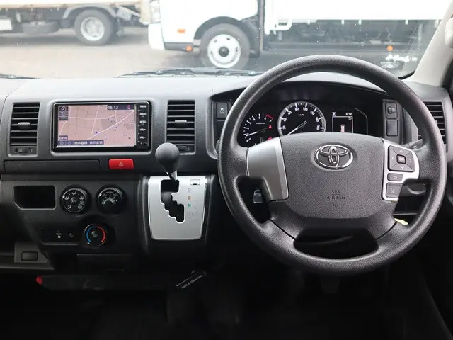 トヨタ ハイエースバン 3BF-TRH200V(2WD)の写真43