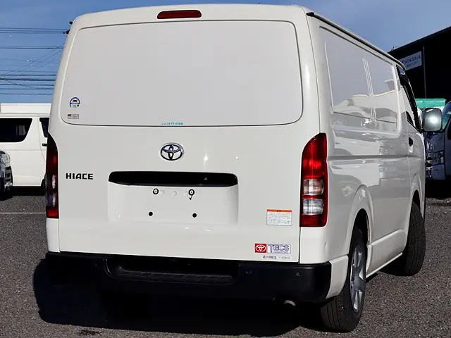 トヨタ ハイエースバン 3DF-GDH201V(2WD)の写真3